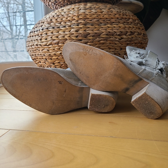 Ditressed ankle cowboy bootie bought in Portugal. - Picture 4 of 6